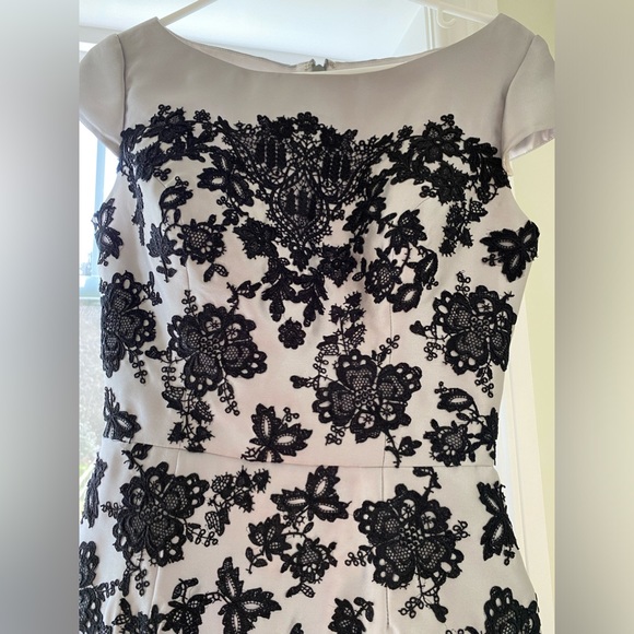 Very elegant Love design dress - Picture 2 of 5